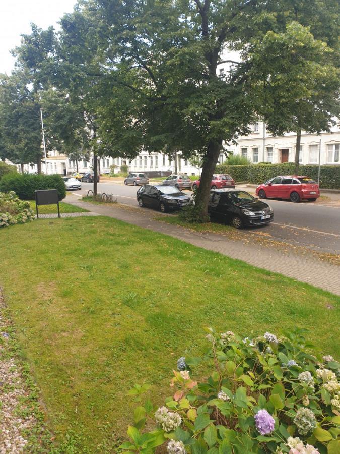 Saxonia De Luxe: Modern 2-Room Apartment with Parking in Chemnitz Exterior photo